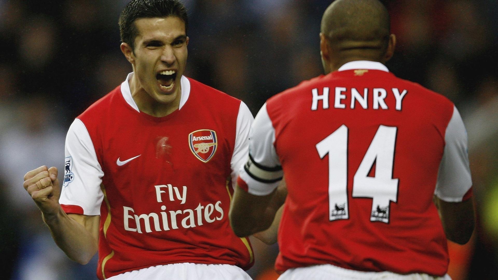 那不勒斯俱乐部与EA7携手开启全新合作纪元，时尚与足球的激情碰撞